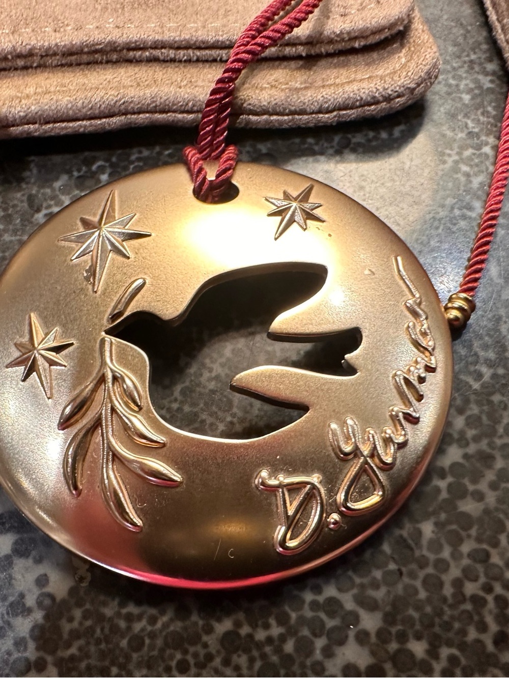 David Yurman Set of 3 Gold Tone Dove Ornaments with Pouch - Picture 4 of 8